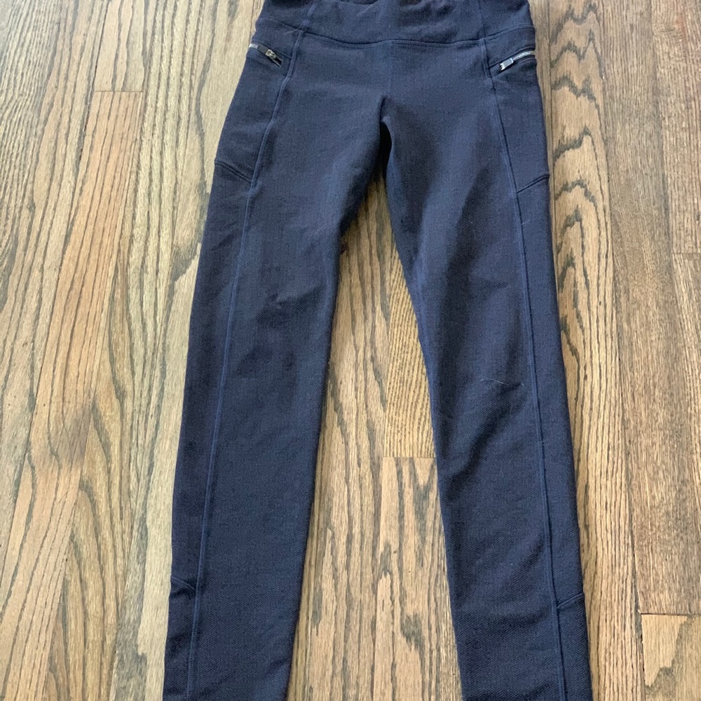 These dark blue/black leggings come with zippers💞